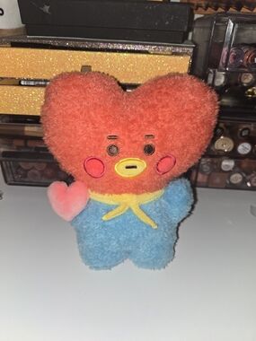 Bt21 Tata tatton heart plush